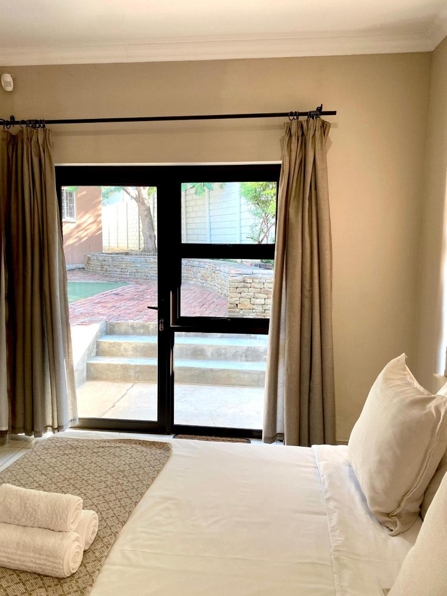 Cavallo Guesthouse Windhoek Esterno foto